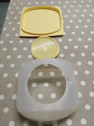 Quesera Tupperware Transparente y Amarilla