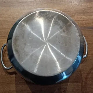 Pentola con scolapasta in metallo