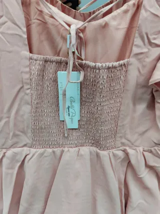 Vestido rosa volantes escote cuadrado