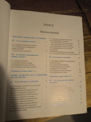 Libro Introducción a la economía política.