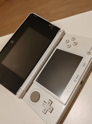 Nintendo 3DS Blanca + 3 Juegos + Cargador