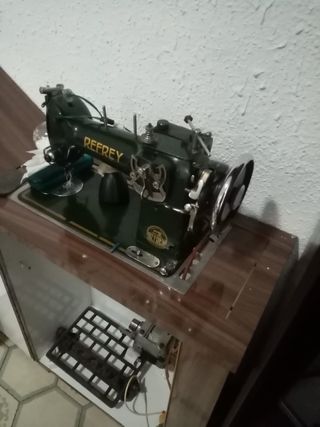 Máquina de coser Refrey antigua