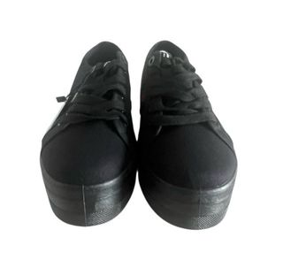 Talla 38 / 40. Zapatillas de lona MUSTANG.