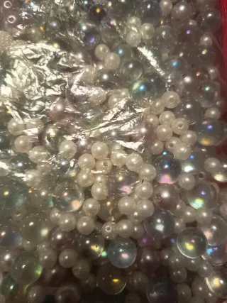 Bolsa de cuentas y canicas multicolor