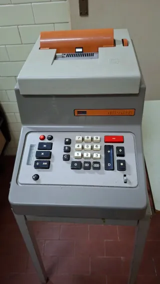 Calcolatrice Olivetti Divisumma 26 Vintage