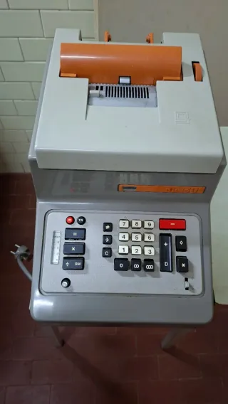 Calcolatrice Olivetti Divisumma 26 Vintage
