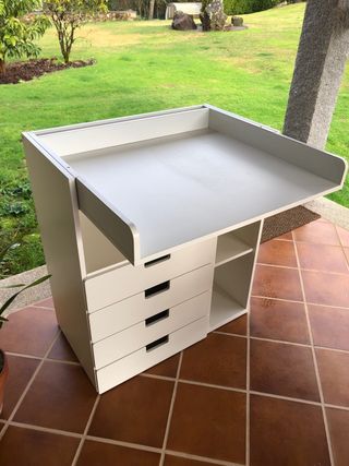 Cambiador de bebé con cajones
