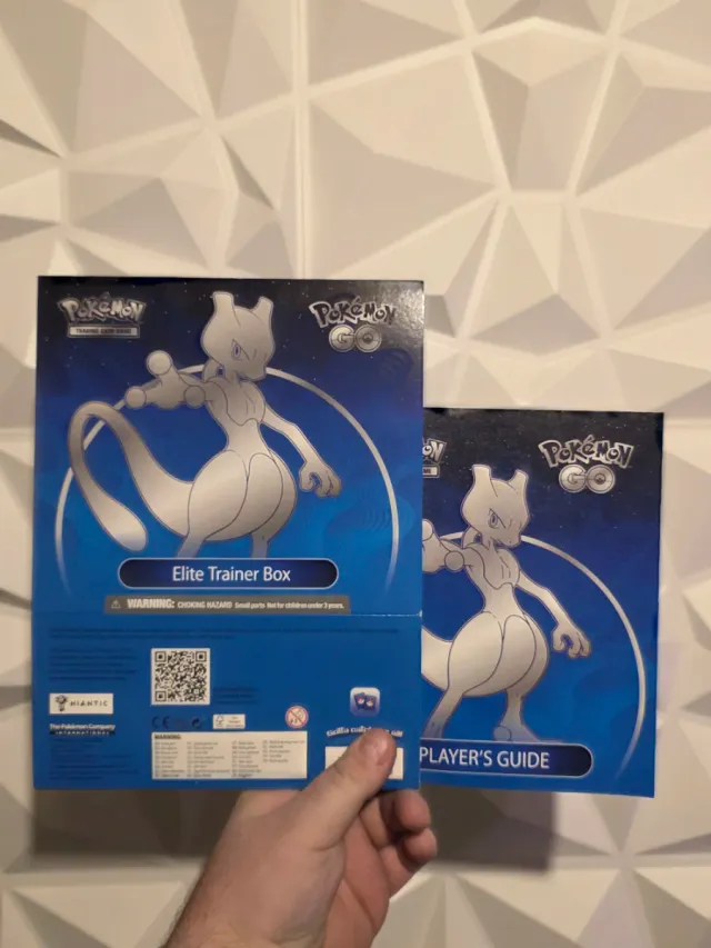 Funda ETB + Guía Jugador Pokémon GO