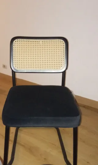 Pak 4 sillas de ratan y negras nuevas 180 todas