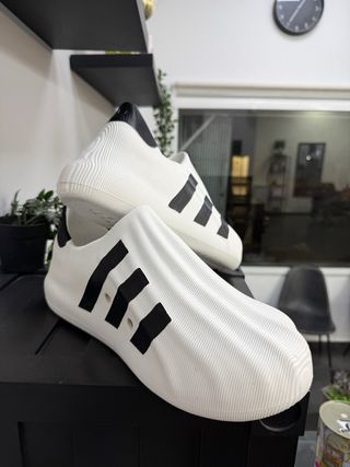 Zapatillas Adidas Blancas y Negras