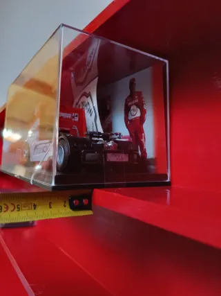 Expositor para miniaturas rojo