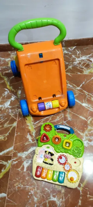 Andador correpasillos Vtech con piano