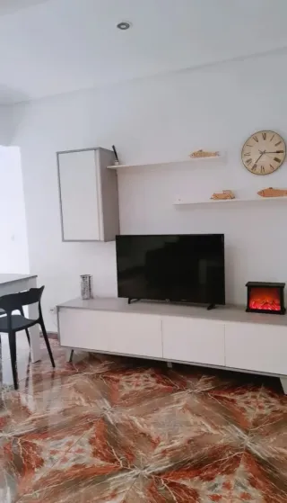 Alquilo una habitación en una zona multiservicios