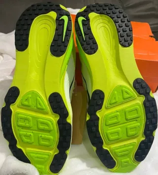 Nike Air Zoom Vomero 18 Talla 44 Verde/Blanco A Es