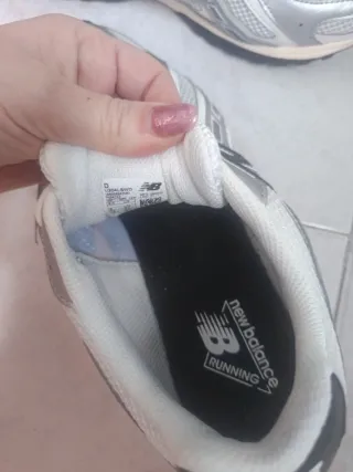 New Balance 204L Gris y Blanco