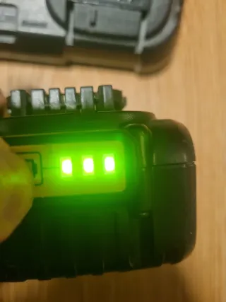 Cargador Dewalt DCB115 y Batería DCB205