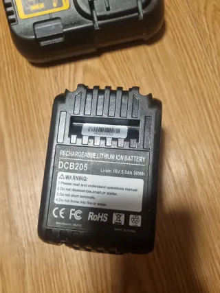 Cargador Dewalt DCB115 y Batería DCB205