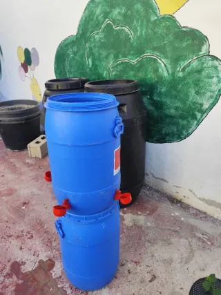 Parck 2 bidones 1 comedero y 1 bebedero