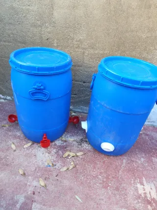 Parck 2 bidones 1 comedero y 1 bebedero