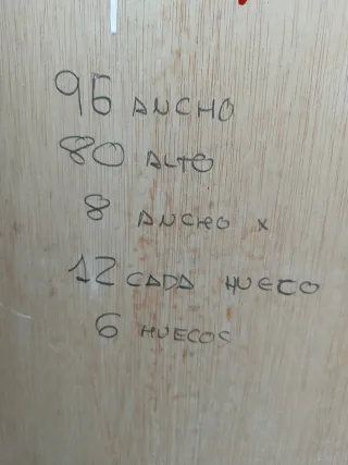 Expositor Rojo para Miniaturas