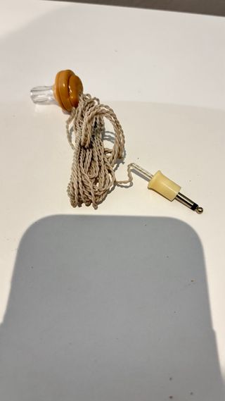 Auricular antiguo beige con cable