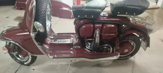 Moto Scooter Clásica Roja