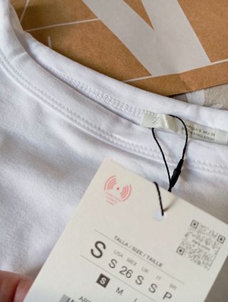 Camiseta Zara manga larga blanca