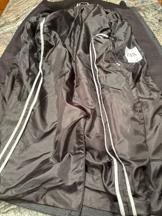 Abrigo caballero gris con diseño de sutiles rayas