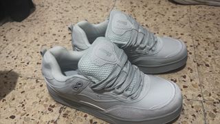 Zapatillas STWD grises y blancas