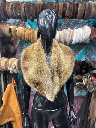 Collo pelliccia beige e marrone