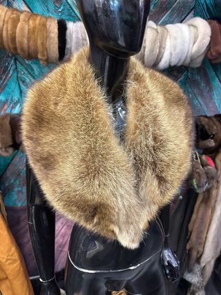 Collo pelliccia beige e marrone