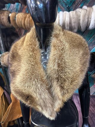 Collo pelliccia beige e marrone