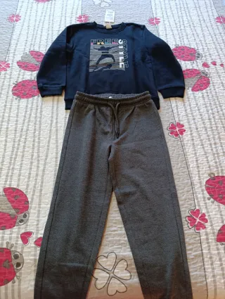 Tuta felpata bambino taglia 8 anni nuova con carte