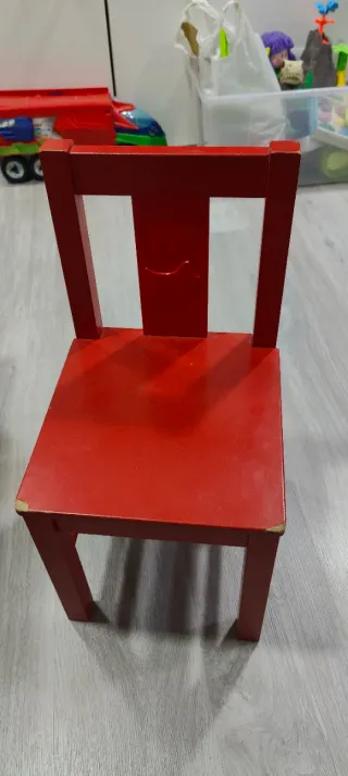Mesa y 2 Sillas Rojas Infantiles