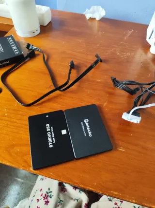 Discos SSD SATA Inntecko y Samsung