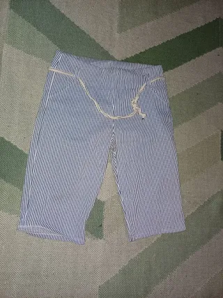 Pantalones cortos a rayas