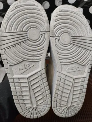 Zapatillas Jordan Beige y Azul