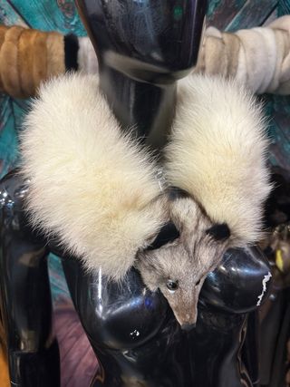 Collo pelliccia beige/grigio