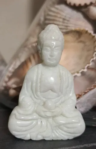 Statua Buddha in pietra