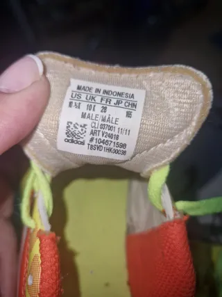 Zapatillas Adidas Fútbol Talla 28 + Espinilleras