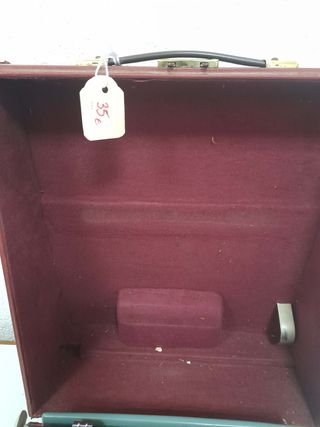 Máquina de escribir Olivetti Studio 44 con maletín