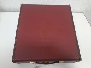 Máquina de escribir Olivetti Studio 44 con maletín