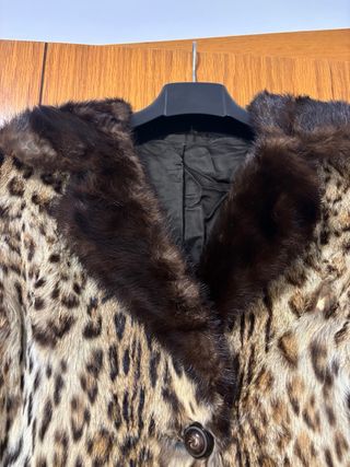 Abrigo de piel auténtica estampado leopardo