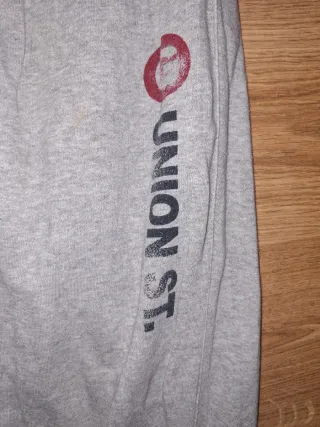 Pantalón deportivo negro con rayas