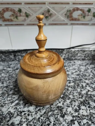 Cajita decorativa de madera hecha a mano