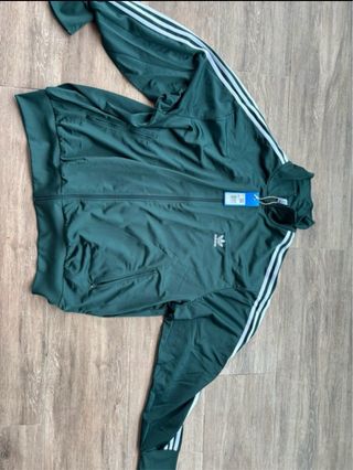 Chaqueta deportiva Adidas verde