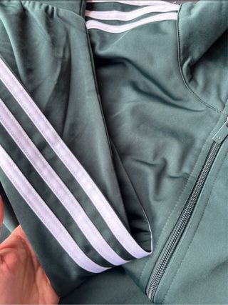 Chaqueta deportiva Adidas verde