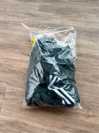 Chaqueta deportiva Adidas verde