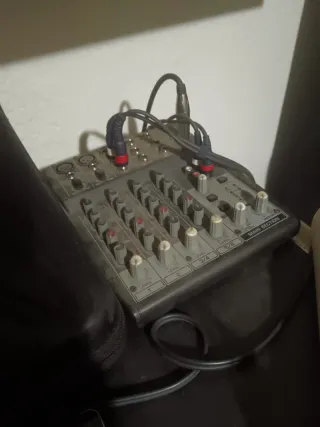 Equipo de sonido: 1 grave y 2 columnas