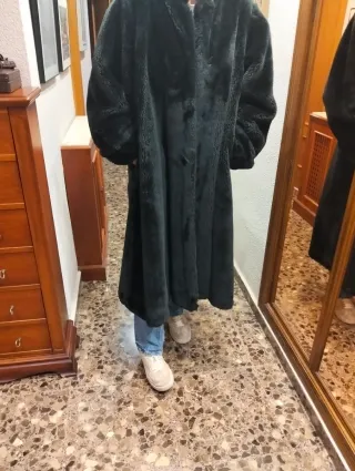 Abrigo largo de pelo negro